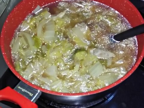 温かい白菜スープ